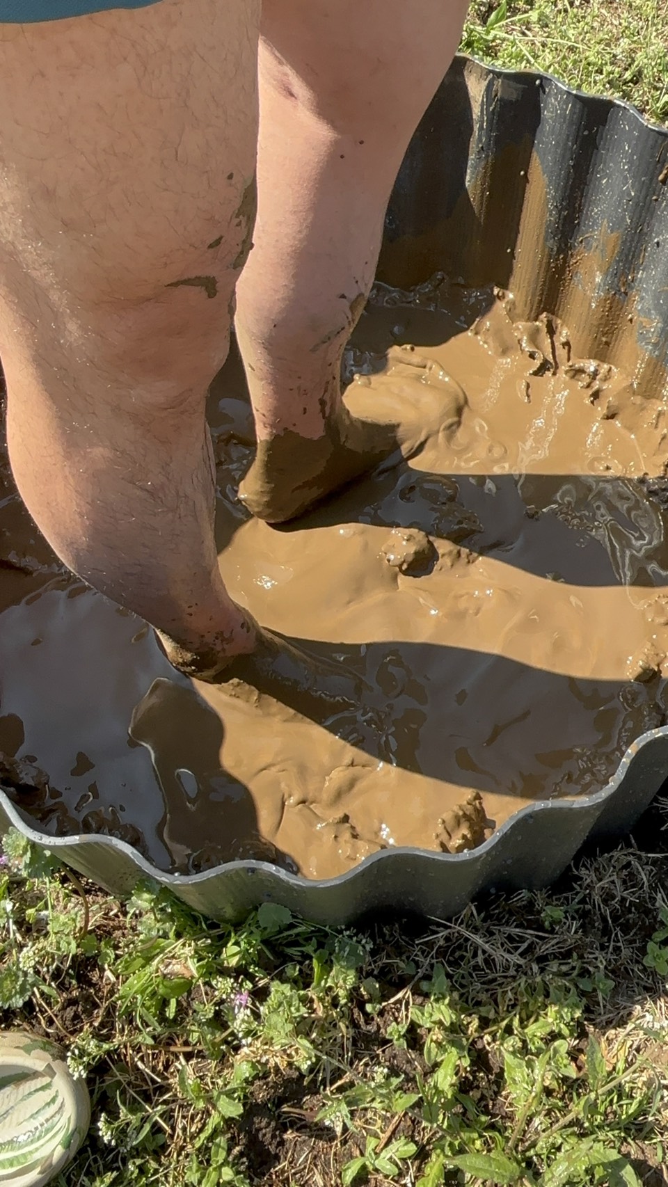 【泥んこ最高】マコモのベッド作り！